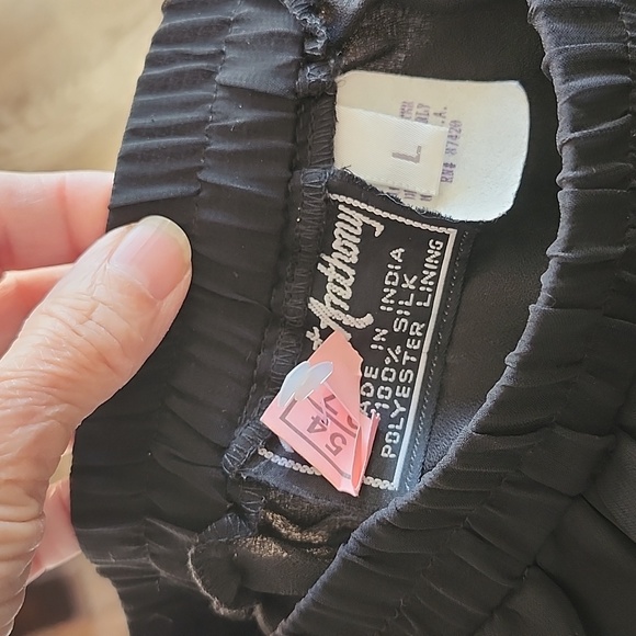 Vintage Silk Skirt (Medium) and Grace Dane Lewis Knit Top Small, $68 - Picture 16 of 16